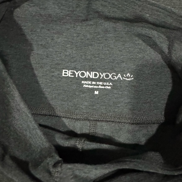 Beyond Yoga Spacedye Centered
Midi Legging in Darkest Night NWT M - Picture 4 of 7